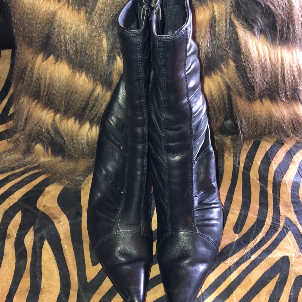 Sexy Worthington leather boots 8 1/2 zip up